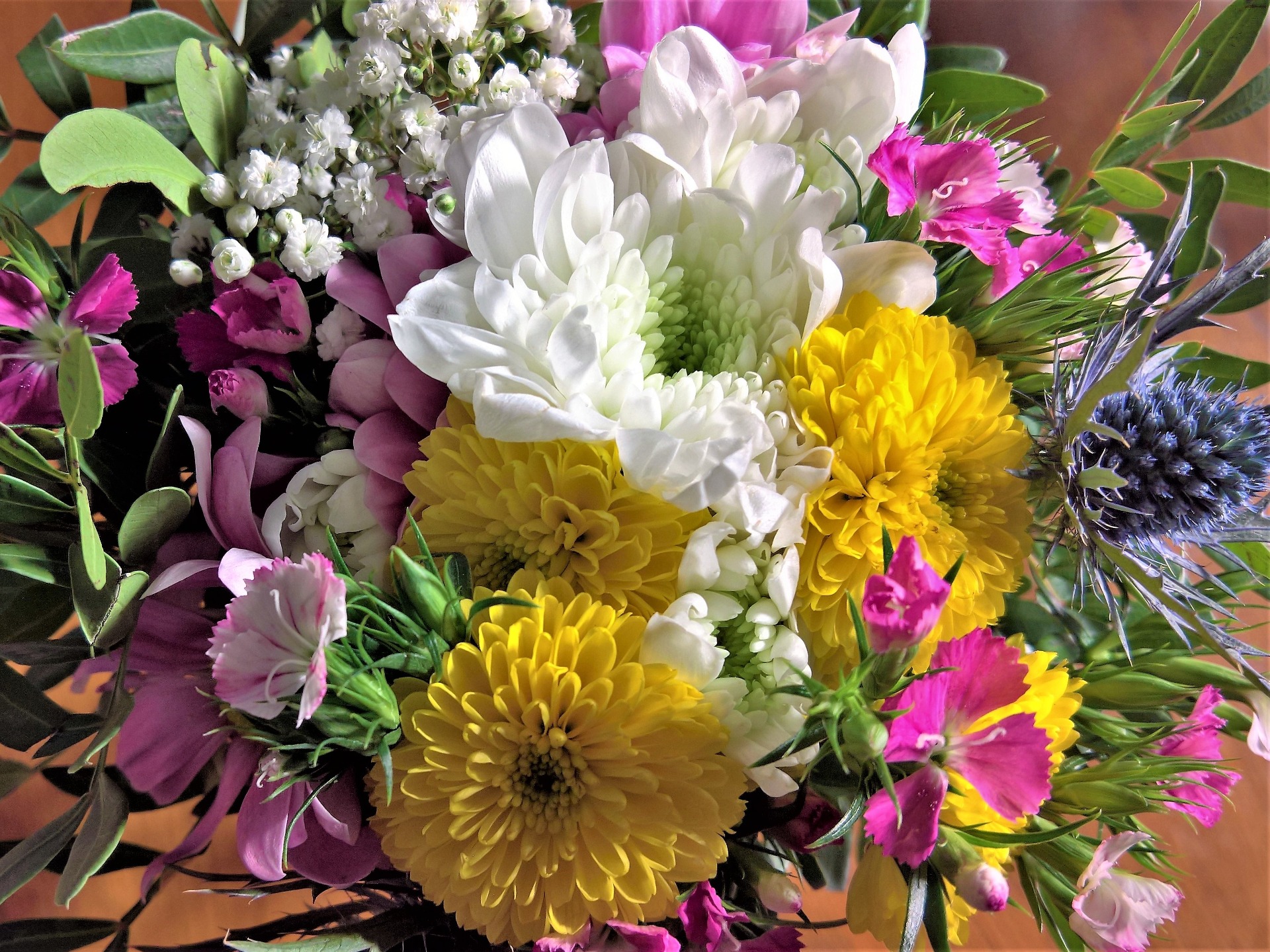 Buchet format din diverse flori pentru zodiacul flora; scris de Marie-Luisa Blediman